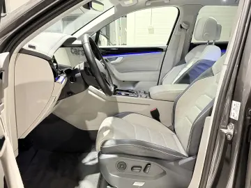 VW Touareg Int. Alb Panoramic IQ Light Masaj Ventilatie