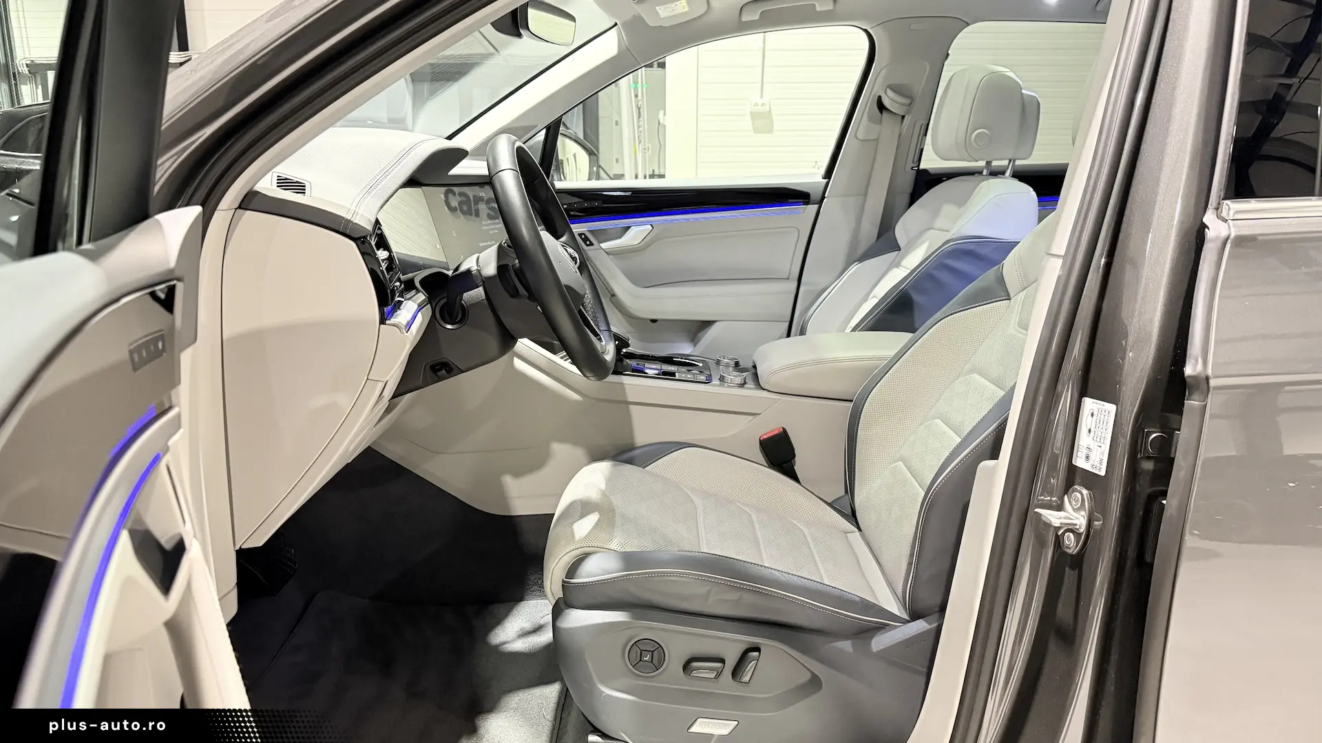 VW Touareg Int. Alb Panoramic IQ Light Masaj Ventilatie