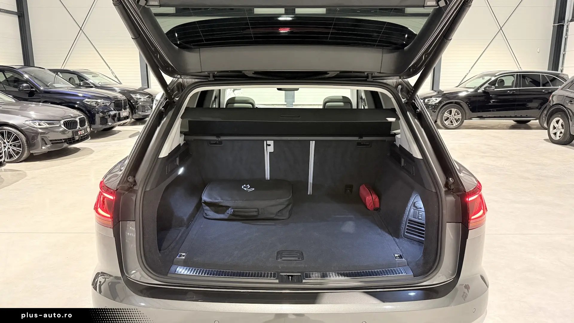 VW Touareg Int. Alb Panoramic IQ Light Masaj Ventilatie