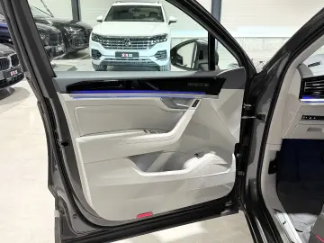 VW Touareg Int. Alb Panoramic IQ Light Masaj Ventilatie