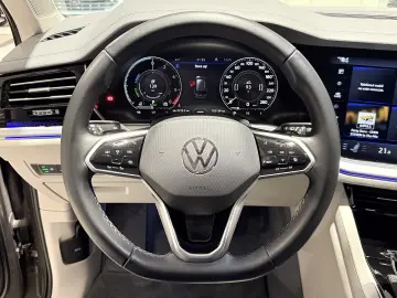 VW Touareg Int. Alb Panoramic IQ Light Masaj Ventilatie