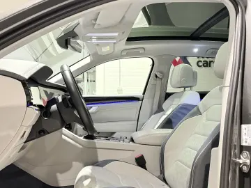 VW Touareg Int. Alb Panoramic IQ Light Masaj Ventilatie