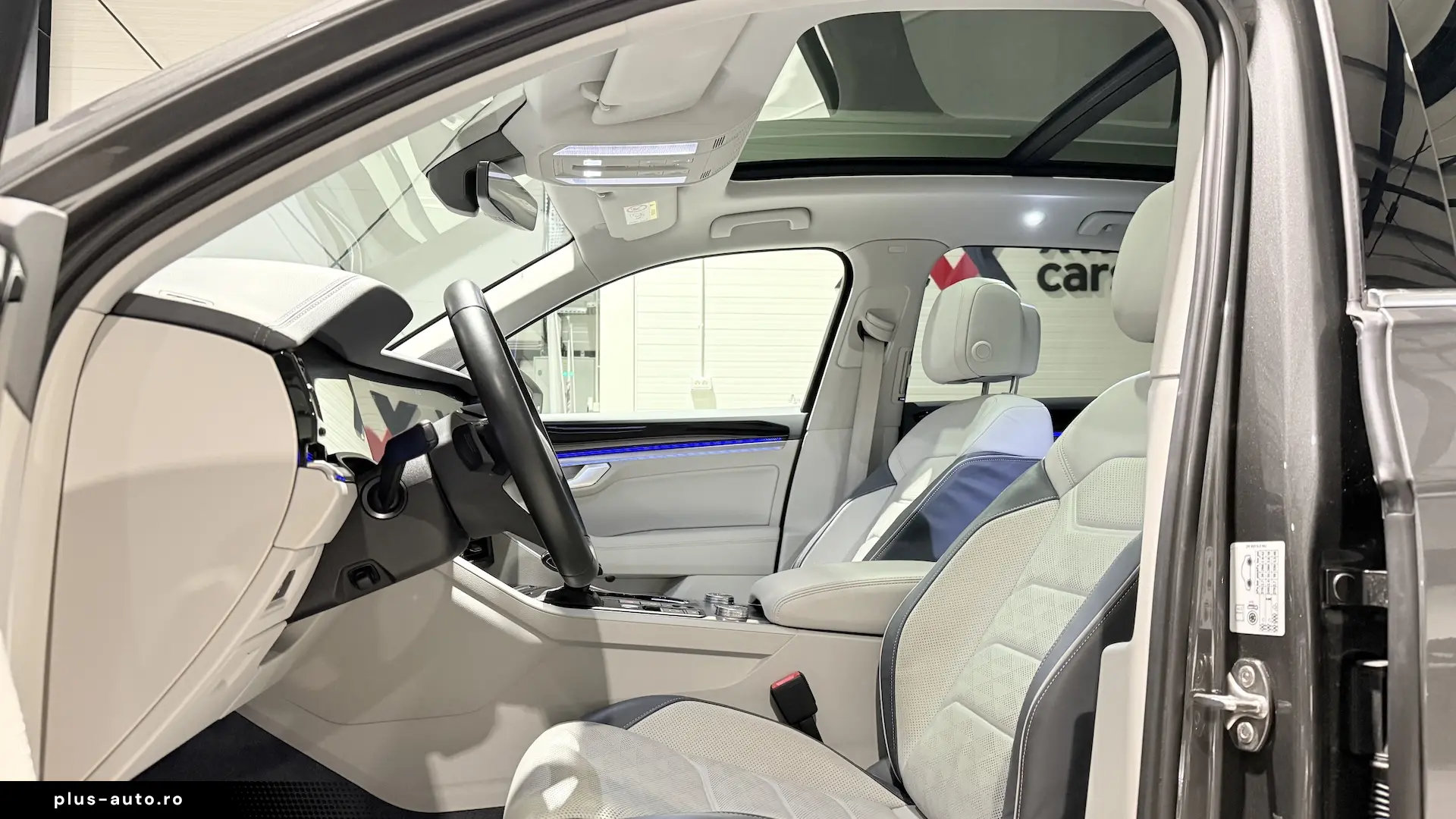 VW Touareg Int. Alb Panoramic IQ Light Masaj Ventilatie