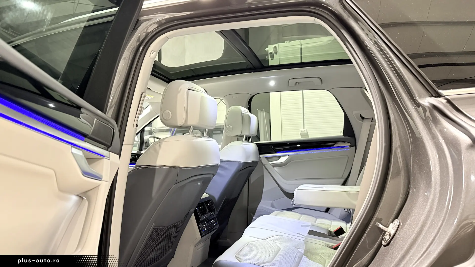 VW Touareg Int. Alb Panoramic IQ Light Masaj Ventilatie