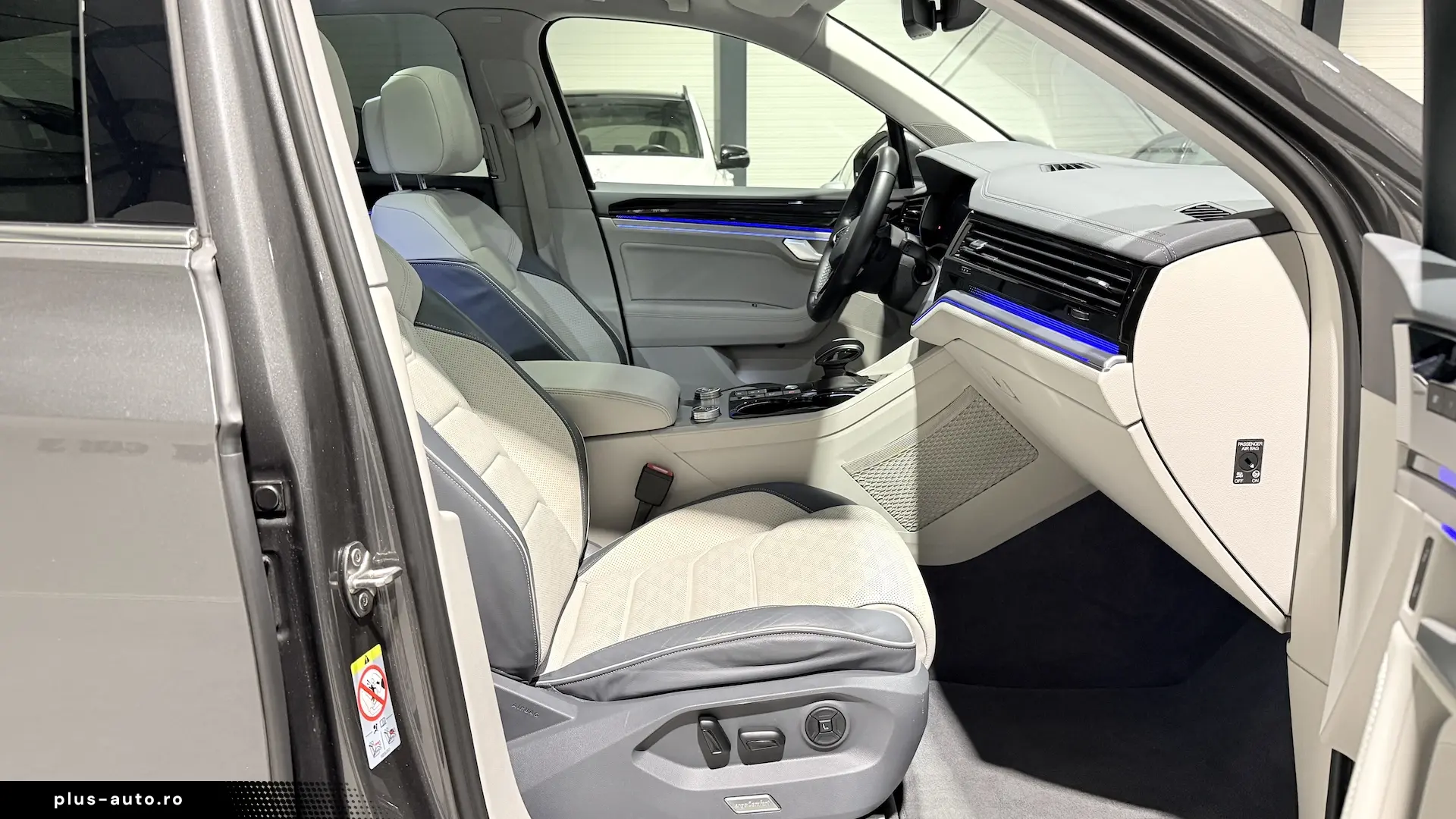 VW Touareg Int. Alb Panoramic IQ Light Masaj Ventilatie