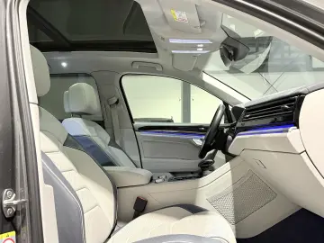 VW Touareg Int. Alb Panoramic IQ Light Masaj Ventilatie