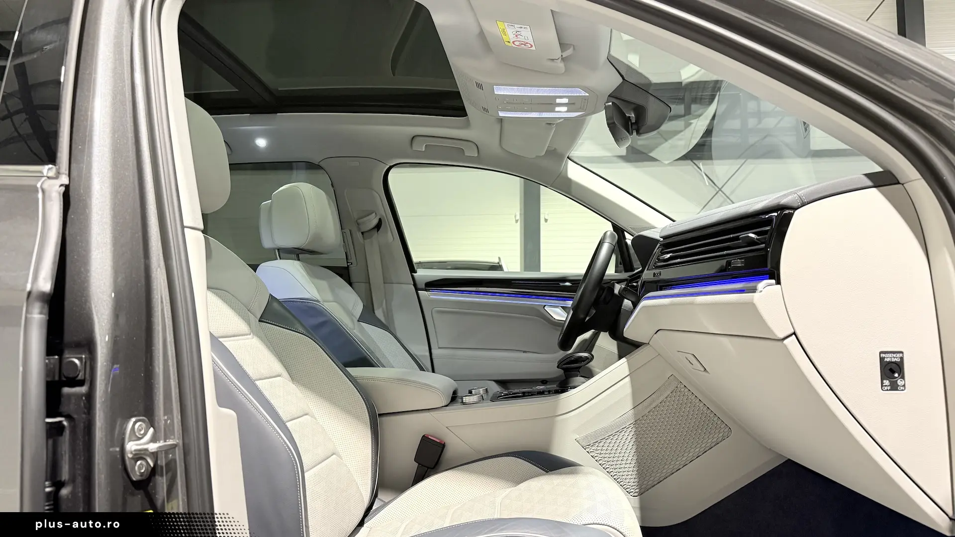 VW Touareg Int. Alb Panoramic IQ Light Masaj Ventilatie