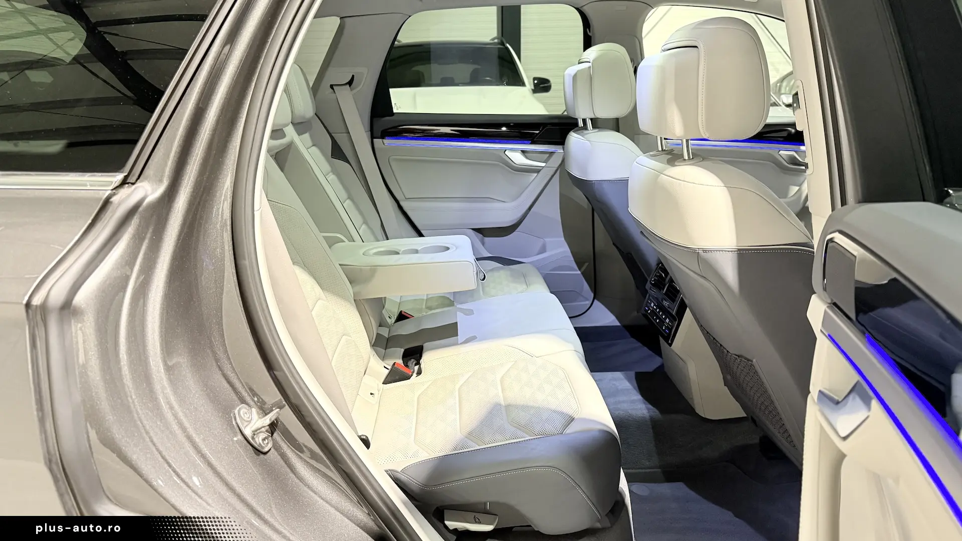 VW Touareg Int. Alb Panoramic IQ Light Masaj Ventilatie