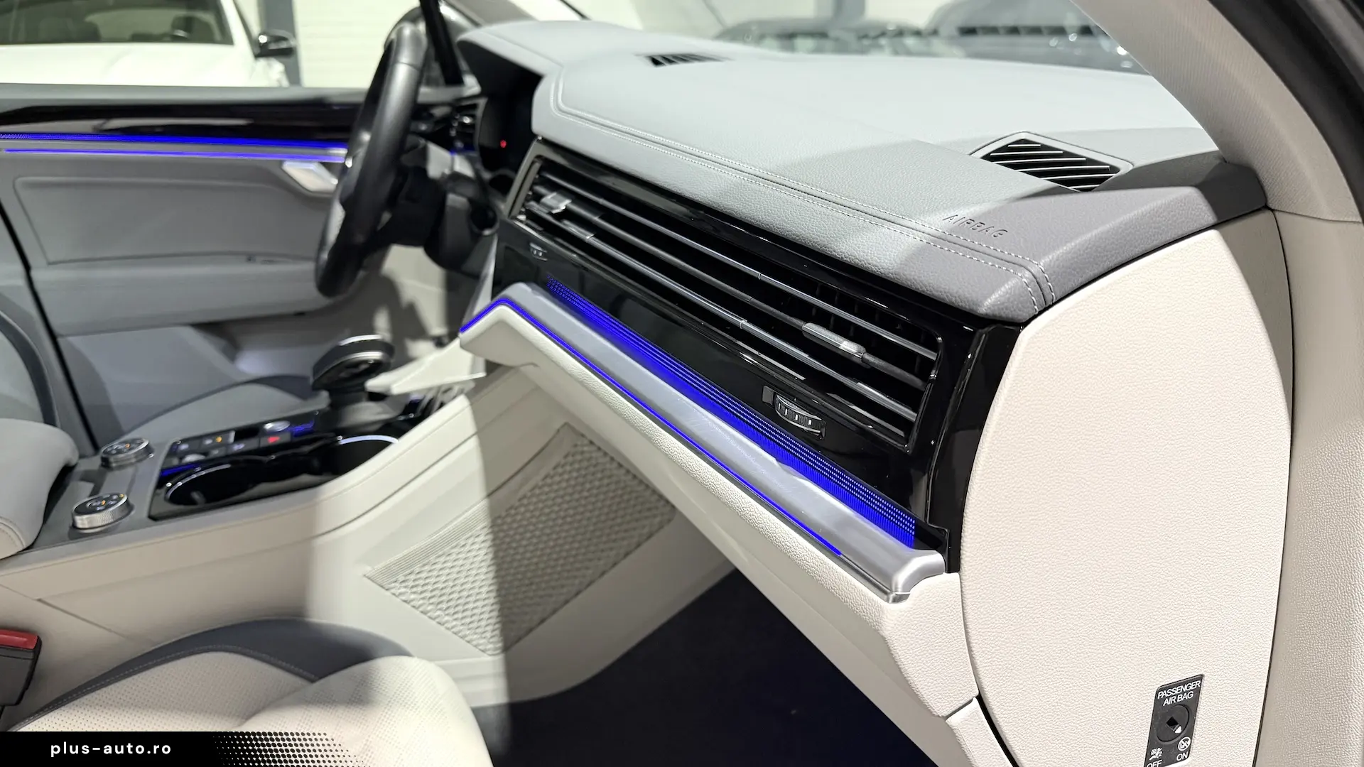 VW Touareg Int. Alb Panoramic IQ Light Masaj Ventilatie