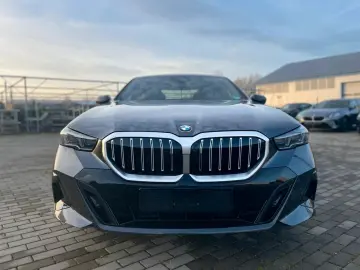 BMW 520 i M Sport STHZG HUD HK Sitzlüf 360 Keyless