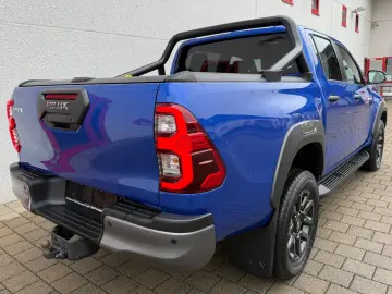 TOYOTA Hilux 4x4 Double Cab 2.8 Aut Invincible