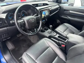 TOYOTA Hilux 4x4 Double Cab 2.8 Aut Invincible