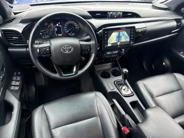 TOYOTA Hilux 4x4 Double Cab 2.8 Aut Invincible