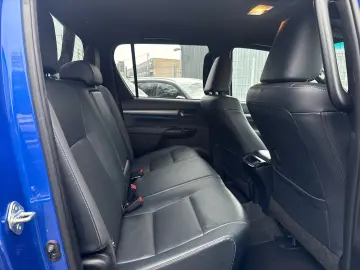 TOYOTA Hilux 4x4 Double Cab 2.8 Aut Invincible