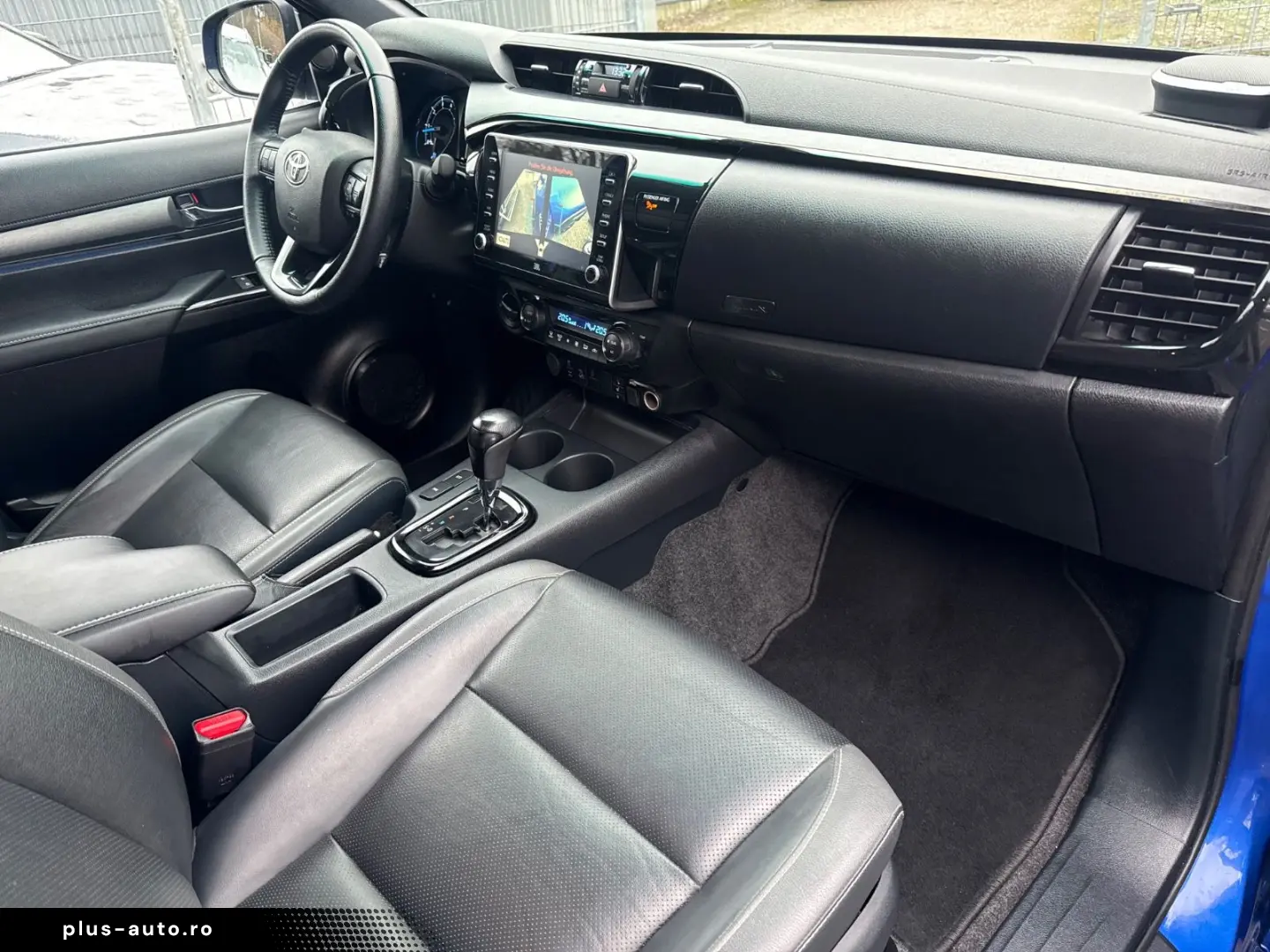 TOYOTA Hilux 4x4 Double Cab 2.8 Aut Invincible