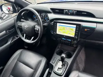 TOYOTA Hilux 4x4 Double Cab 2.8 Aut Invincible