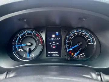 TOYOTA Hilux 4x4 Double Cab 2.8 Aut Invincible