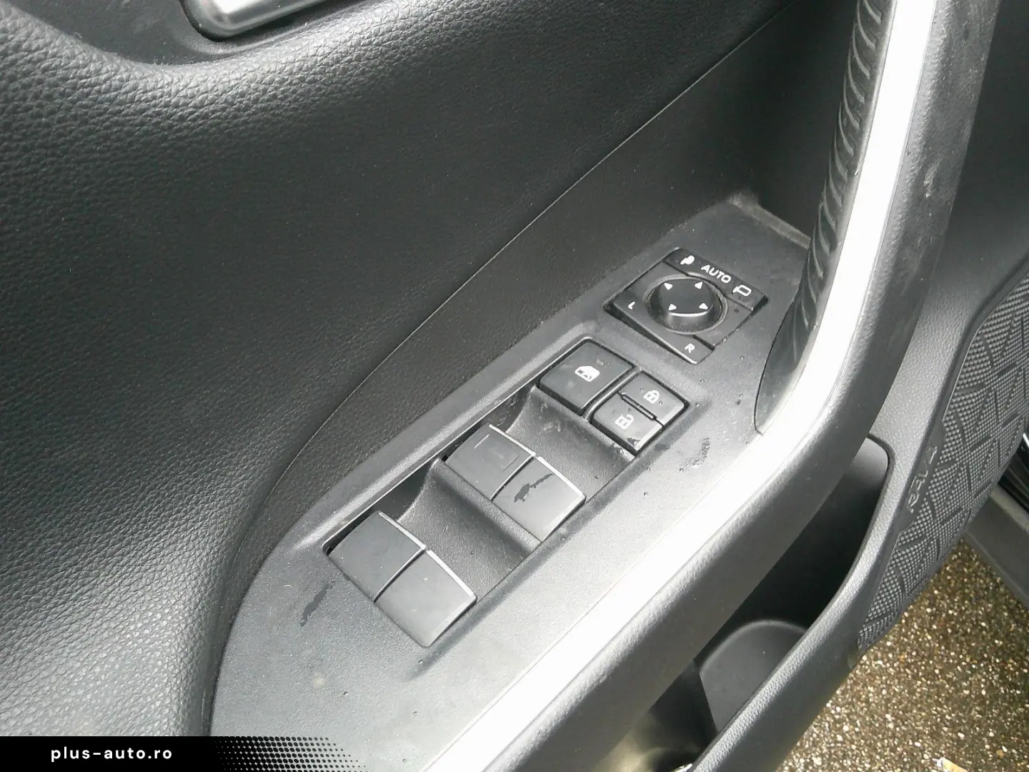 TOYOTA RAV 4 Hybrid 4x2 Business Edition Navi LED