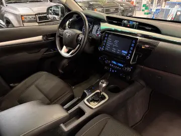 TOYOTA DOUBLE CAB EXECUTIVE-AUT-KAMERA-LED-RADAR-