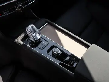 VOLVO XC90 T8 Recharge AWD Ultra Dark