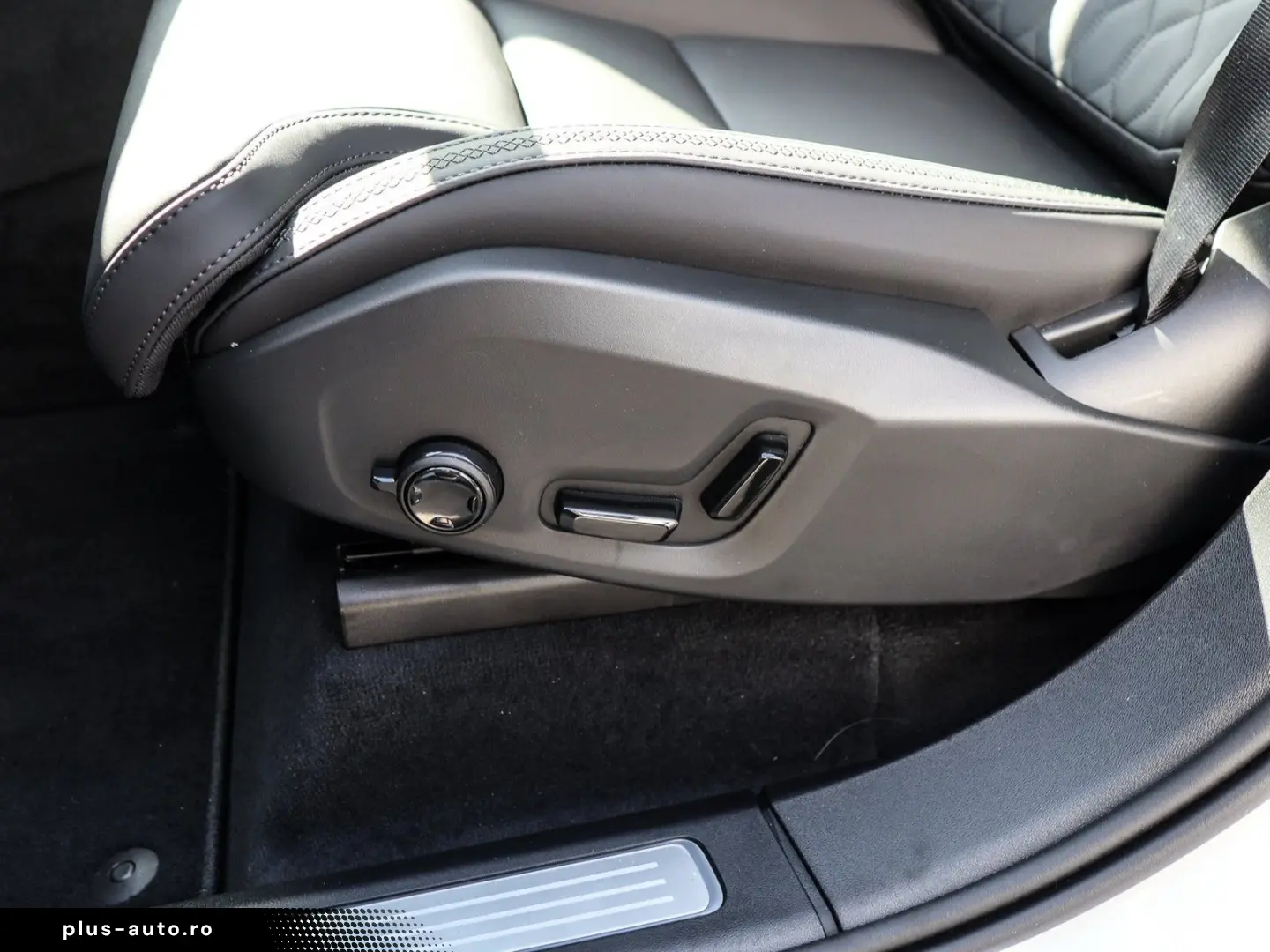 VOLVO XC90 T8 Recharge AWD Ultra Dark