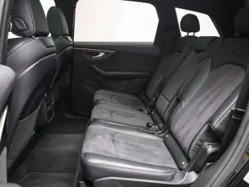 AUDI Q7 S line 50 TDI Competition HUD Assist Matrix