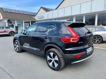 VOLVO XC40 B3 7-Gang Plus Bright