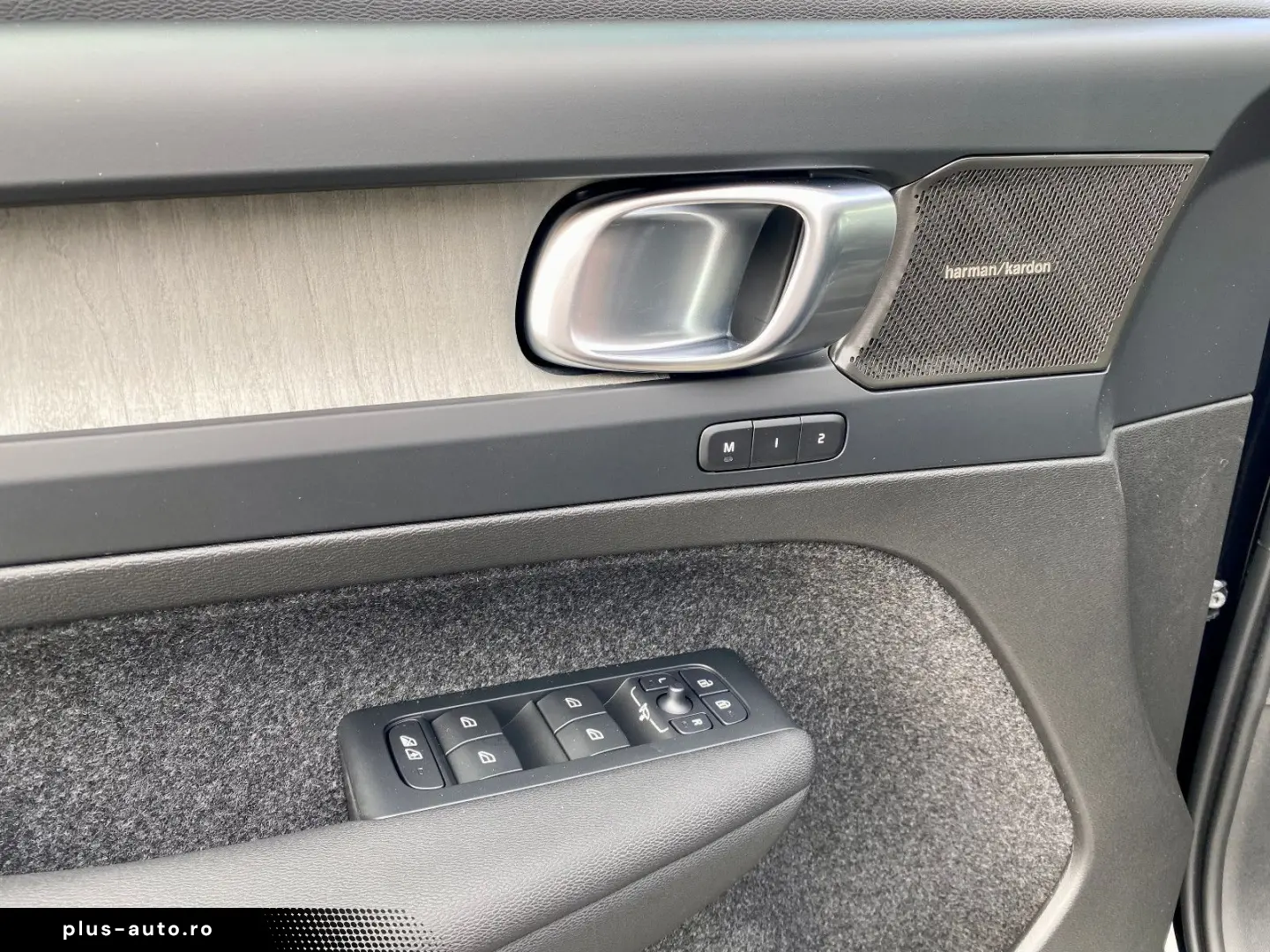 VOLVO XC40 B3 7-Gang Plus Bright