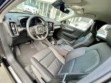 VOLVO XC40 B3 7-Gang Plus Bright