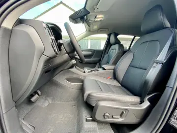 VOLVO XC40 B3 7-Gang Plus Bright