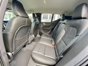 VOLVO XC40 B3 7-Gang Plus Bright