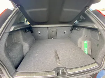 VOLVO XC40 B3 7-Gang Plus Bright