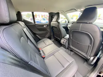 VOLVO XC40 B3 7-Gang Plus Bright