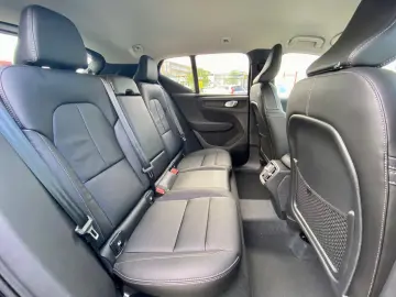 VOLVO XC40 B3 7-Gang Plus Bright