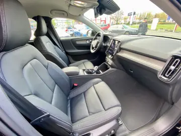 VOLVO XC40 B3 7-Gang Plus Bright