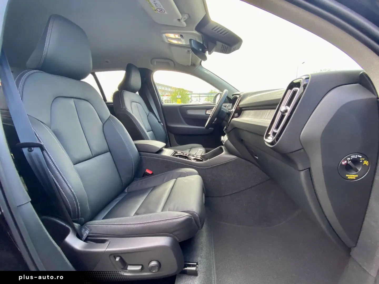 VOLVO XC40 B3 7-Gang Plus Bright