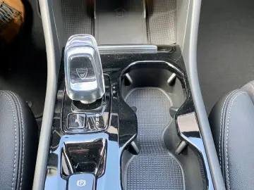 VOLVO XC40 B3 7-Gang Plus Bright