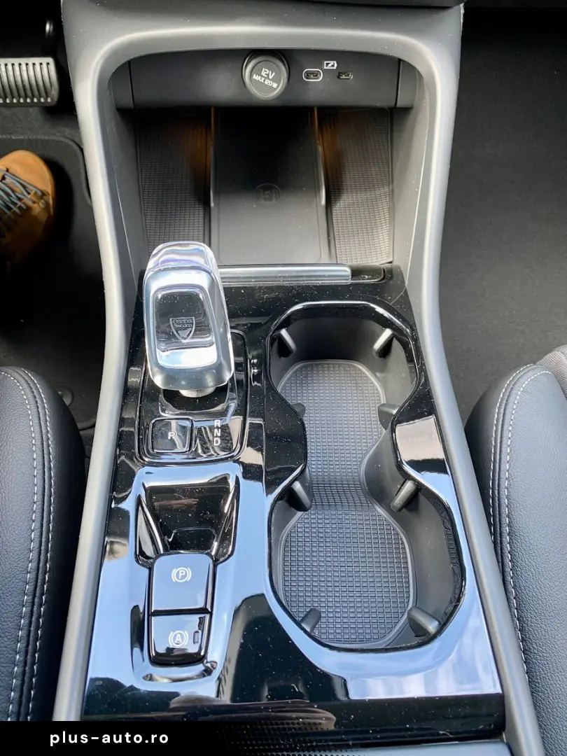 VOLVO XC40 B3 7-Gang Plus Bright