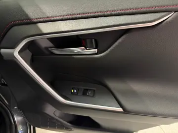 Toyota RAV 4 STYLE 4x4 PLUG-IN