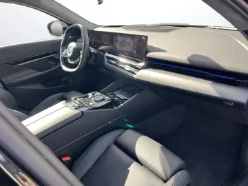 BMW 520i Limousine aLED eSitze 360 Kam HUD