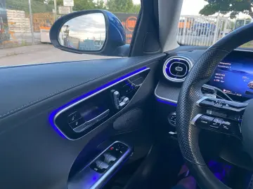 MERCEDES-BENZ C 200 4M AMG Line Head Up Dist PDC Kam Memory