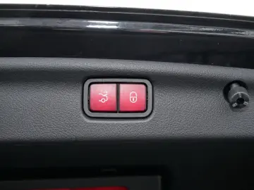 MERCEDES-BENZ C 300 e AMG Night Distronic Kamera Pub&hellip;