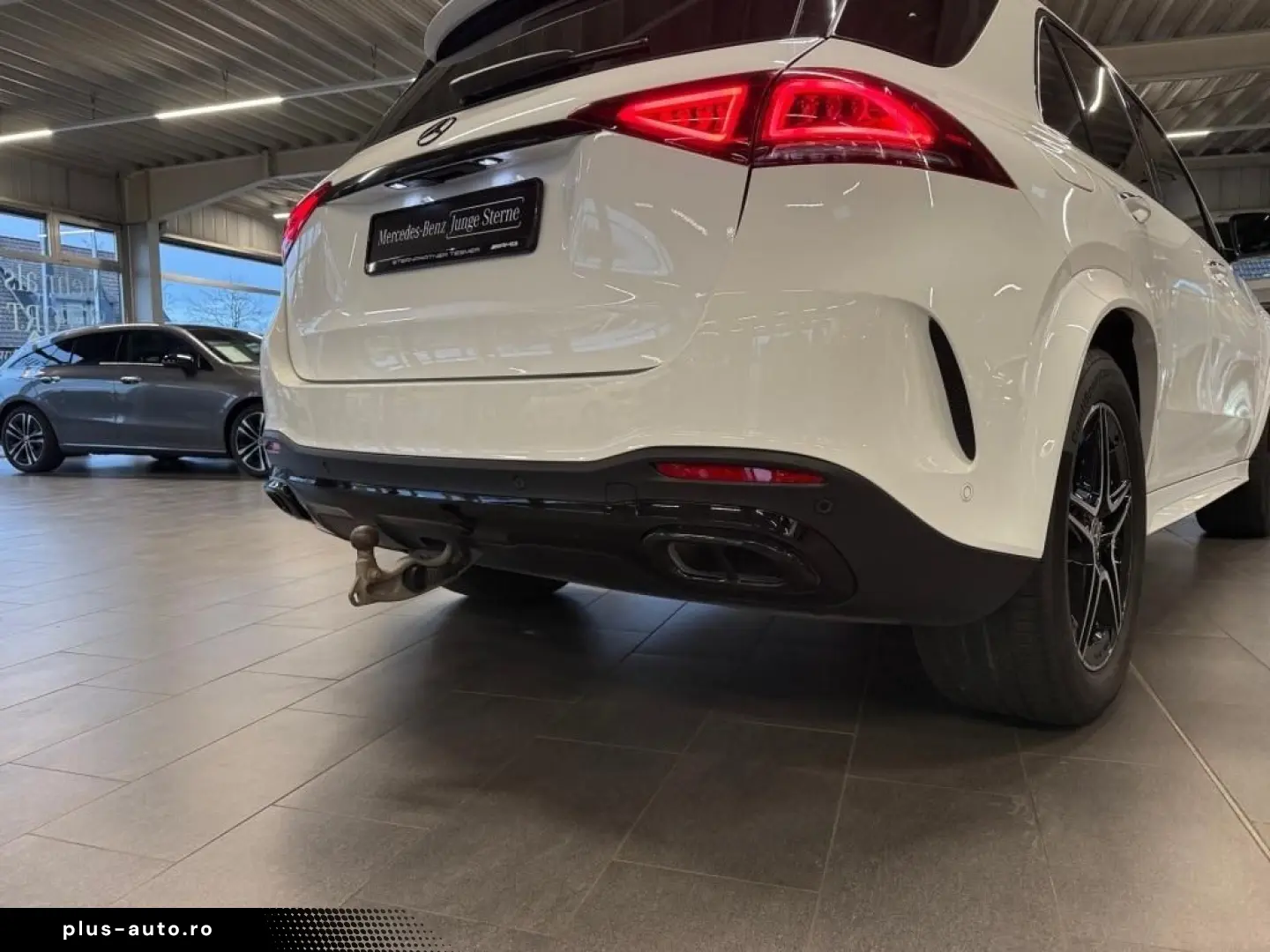 MERCEDES-BENZ GLE 350 de 4M AMG PANO DISTR BURMESTER AIRM