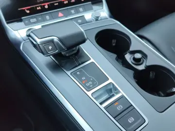 AUDI A6 50 TFSI e Q S LINE UPE91 PANO BuO HuD KAMERAS