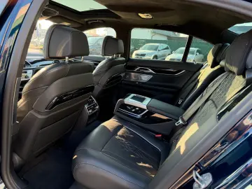 BMW 740d xDrive M Sport Massage Laser HeadUp B&W