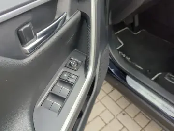 TOYOTA RAV4 Team D 2 5L Hybrid Automatik Bluetooth Navi