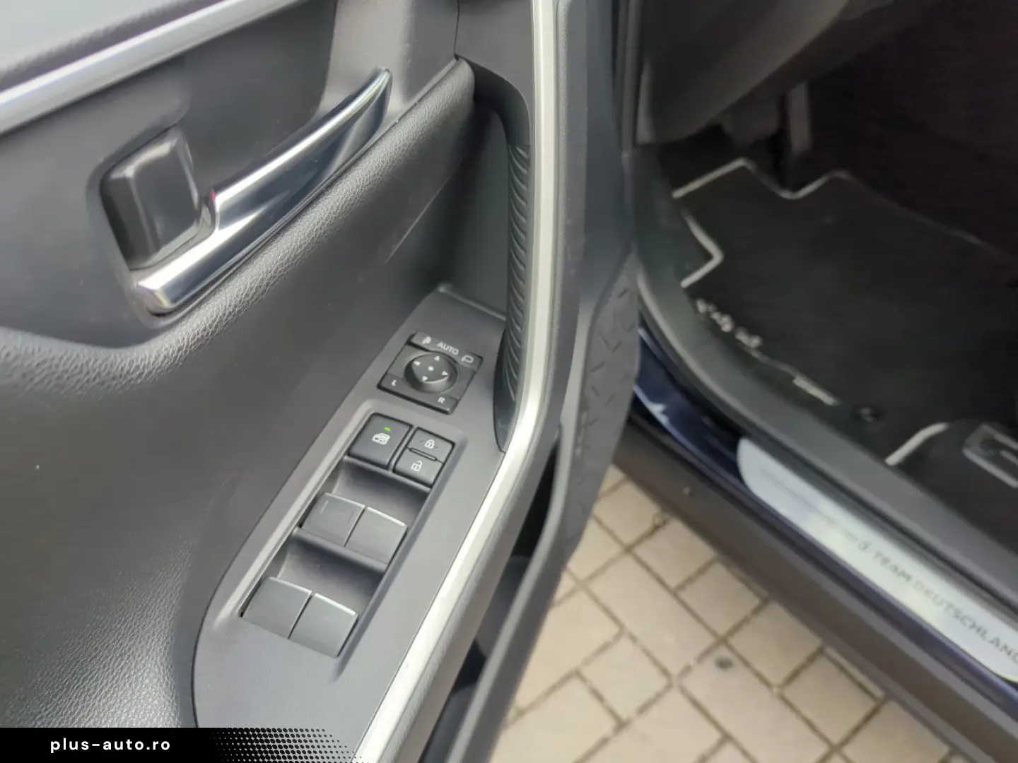 TOYOTA RAV4 Team D 2 5L Hybrid Automatik Bluetooth Navi