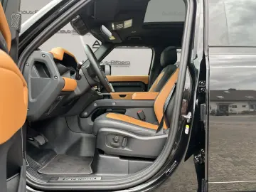 LAND ROVER Defender 110 X-Dynamic HSE PanD AHK 22Zoll Black