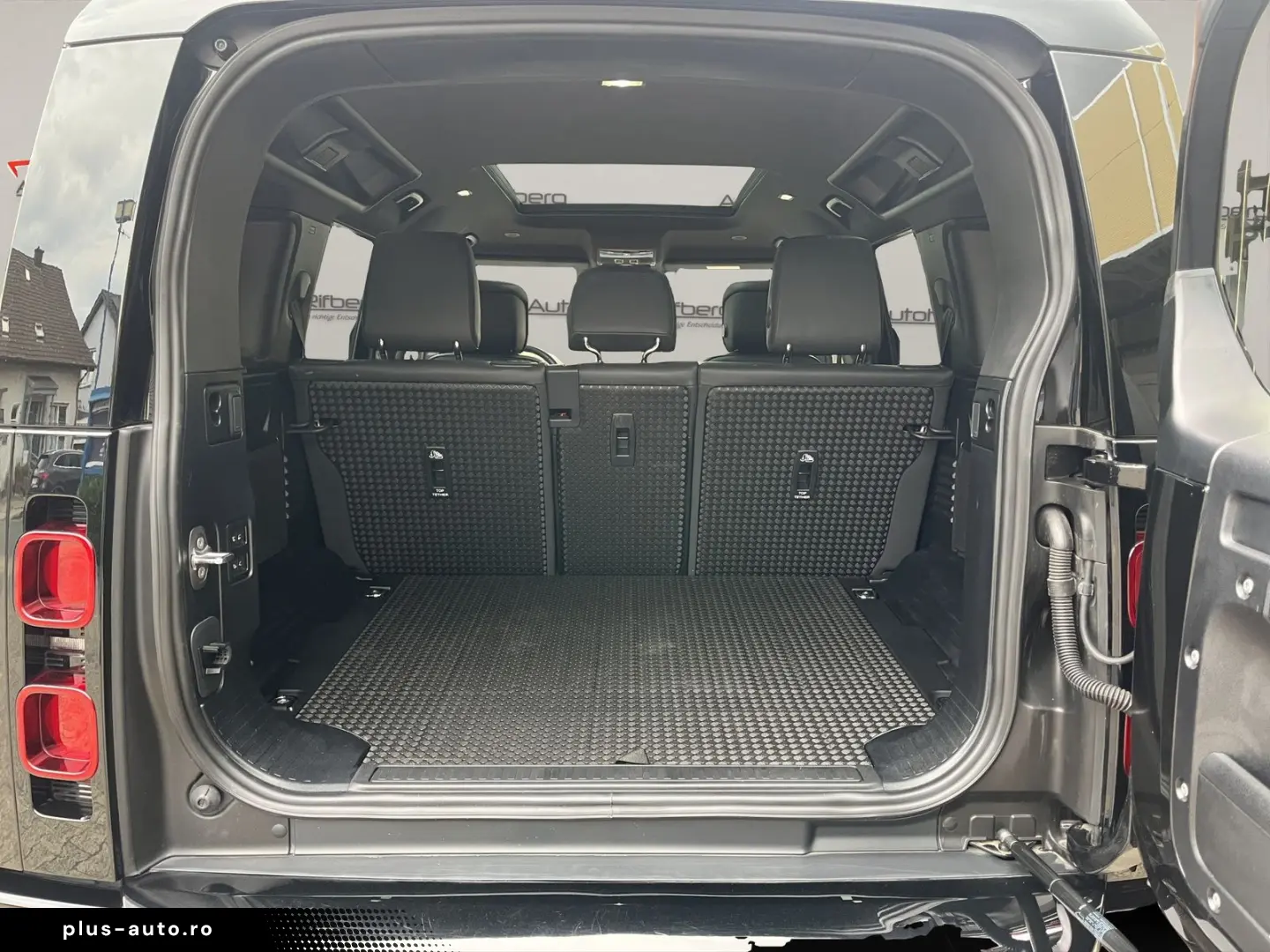 LAND ROVER Defender 110 X-Dynamic HSE PanD AHK 22Zoll Black