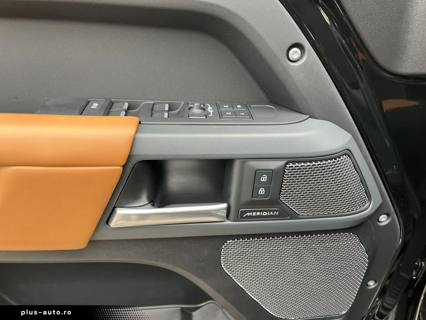 LAND ROVER Defender 110 X-Dynamic HSE PanD AHK 22Zoll Black